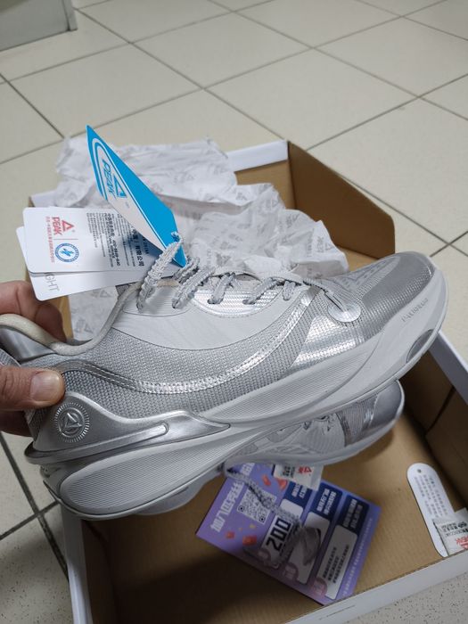 Продам кроссовки для баскетбола оригинальные "Peak "