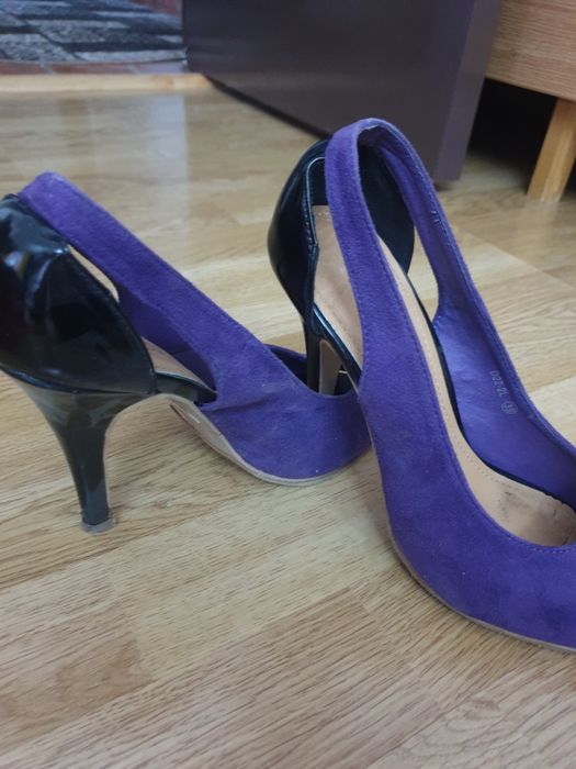 Pantofi decupat , culoarea mov/rosu