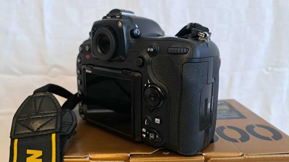 Aparat foto DSLR Nikon D 500+ obiectiv Nikon 16-80mm, f2.8-4