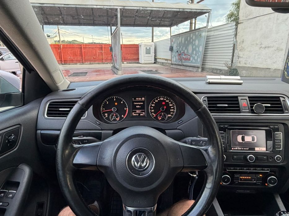 Vând volkswagen jetta