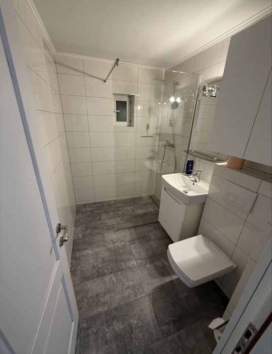 Apartamnet de închiriat .