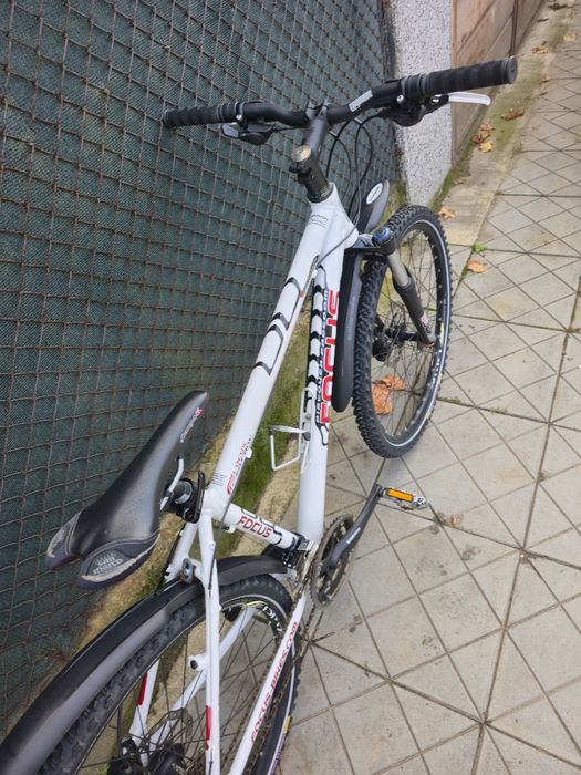 Focus Немски 26цола М размер 3х9 Скорости Rockshox вилка