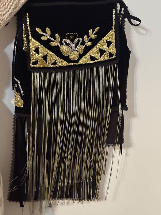 Costume populare de vanzare