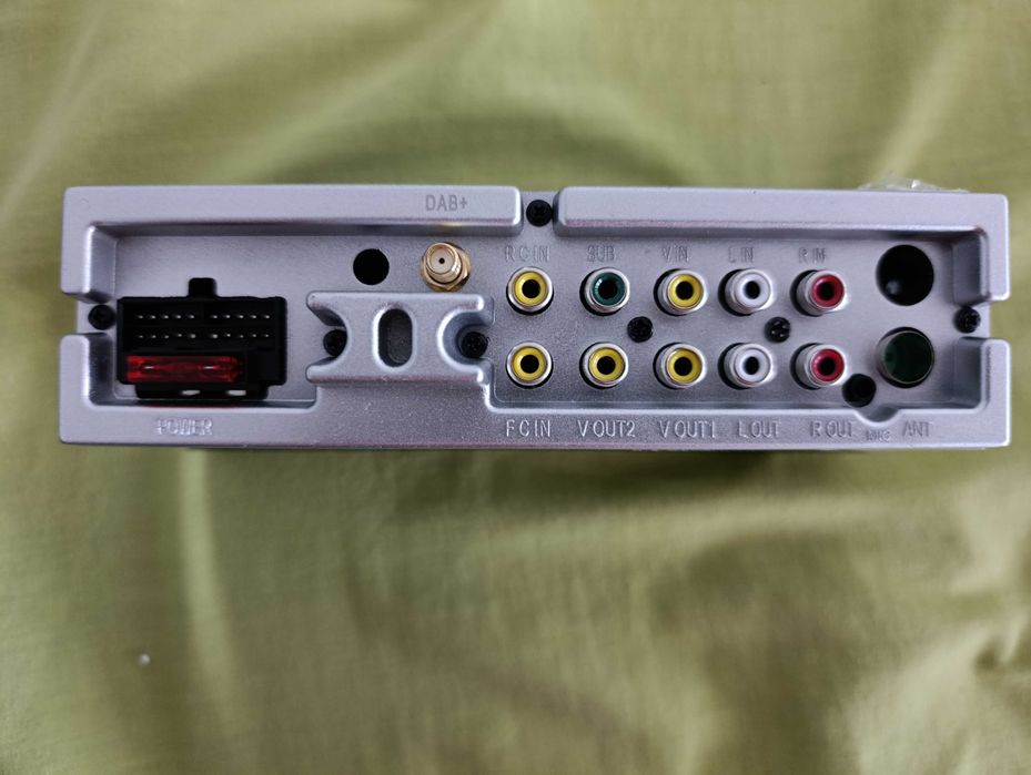 CarPlay / Android Auto радио 6.36” + Rear View Camera + Wireless Adapter (ПОДАРЪК)