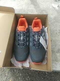 ADIDAS TERREX 43 и една трета ,Чисто  Нови!