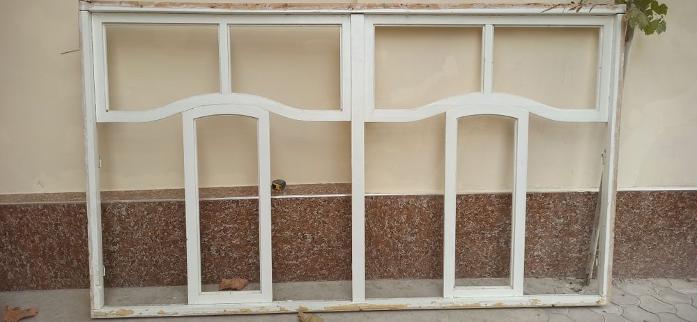 Sifatli Eshik deraza sotiladi shu hammasiga 1mln sifatli zor oynali