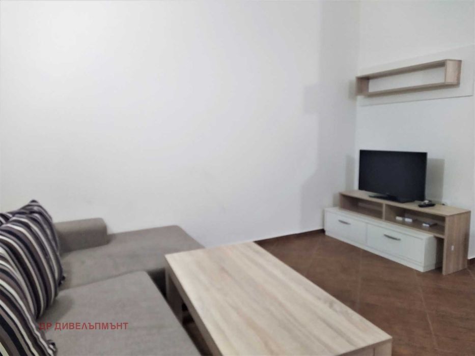 ТОП ЛОКАЦИЯ / Първа линия!Голям двустаен с възможност до 6 човека,А04