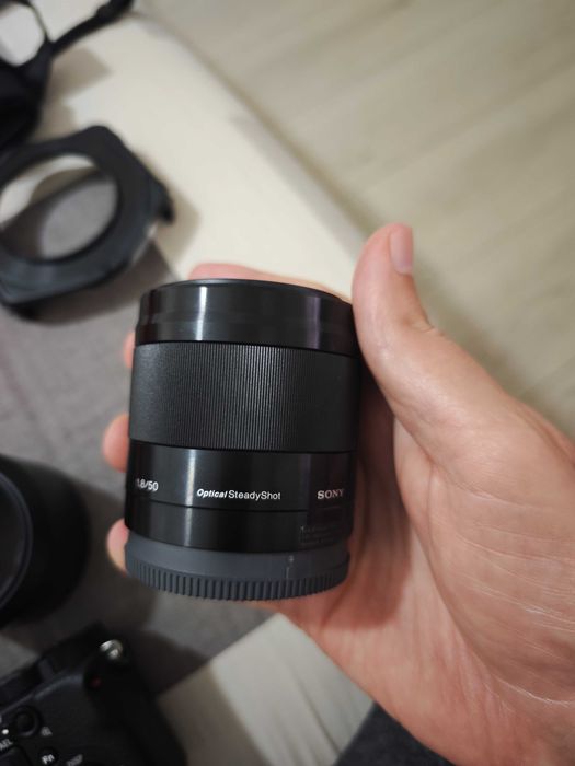 Sony Alpha 6400 (6086 кадъра като нов) + Sony 50 mm f/1.8 OSS и аксесоари