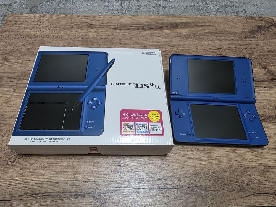 Продам новую Nintendo DSi LL Blue