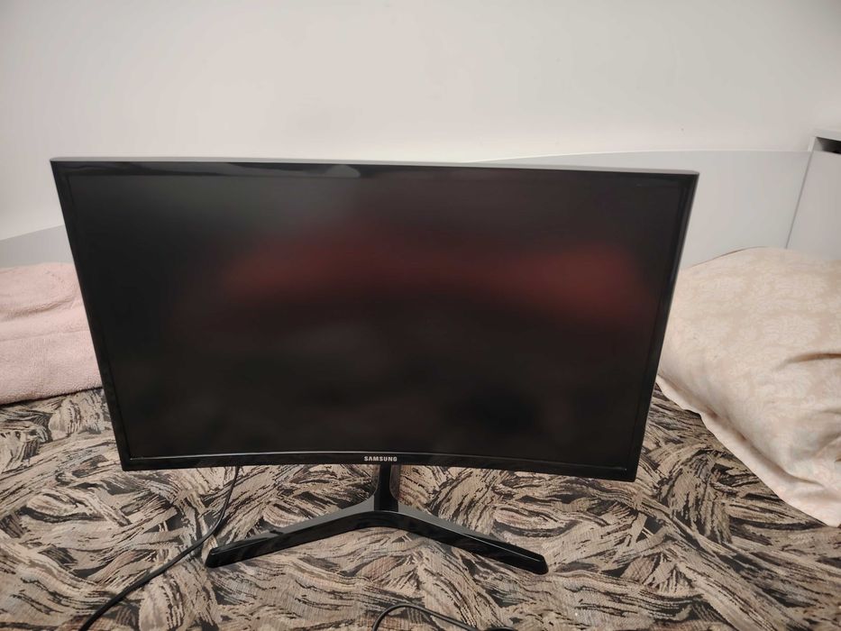 prodavam monitor samsung