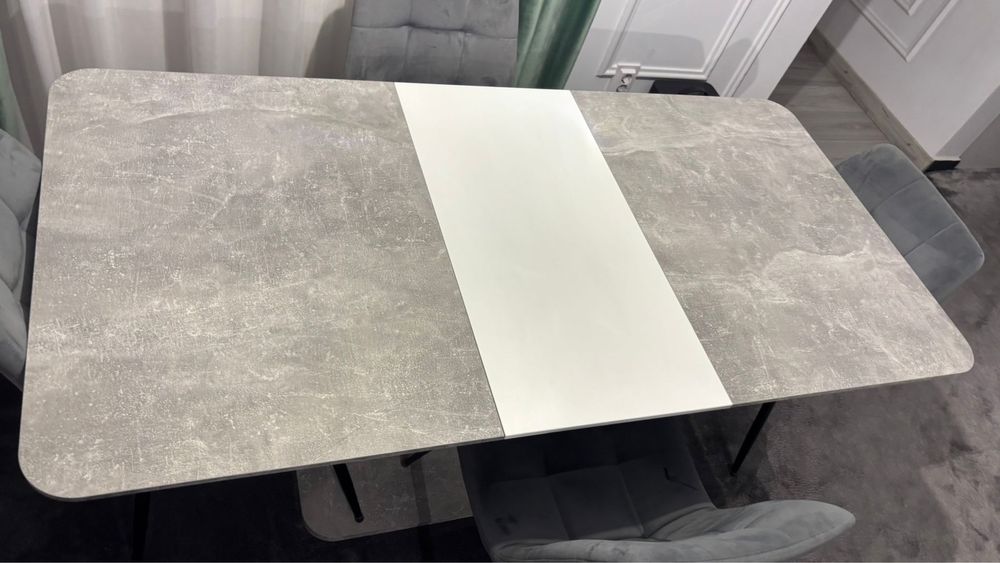 Masa living cu 4 scaune