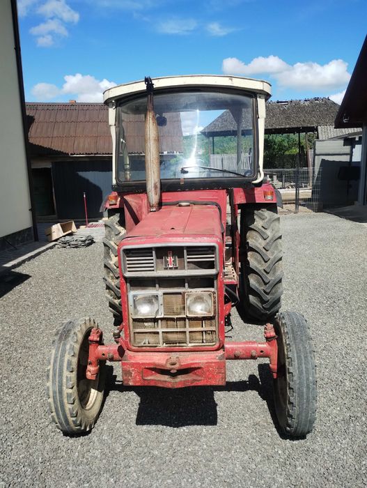 Vând tractor international 453
