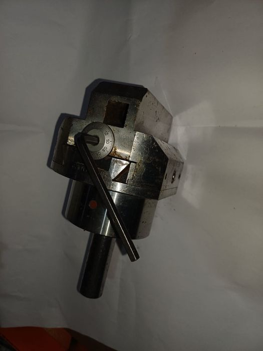 Capuri pentru alezaj, ISO 50,morse 5,CM.4 și prinderi cilindrice.