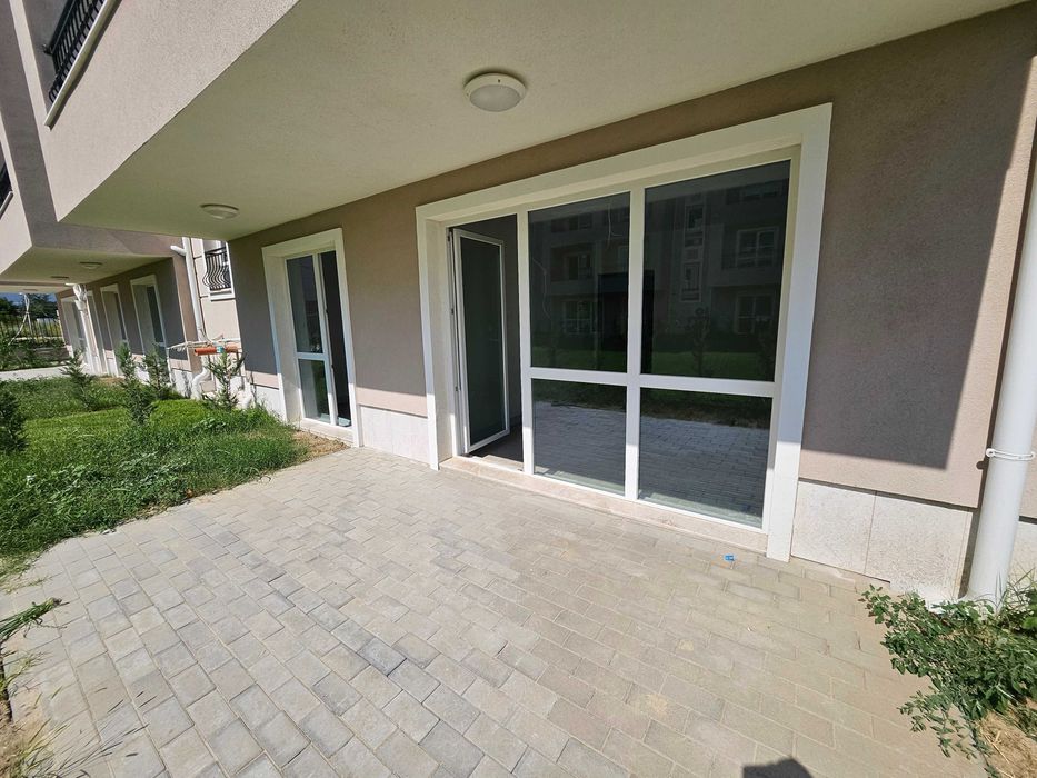 Просторен Апартамент с Двор в Спокоен Район - кв. Беломорски