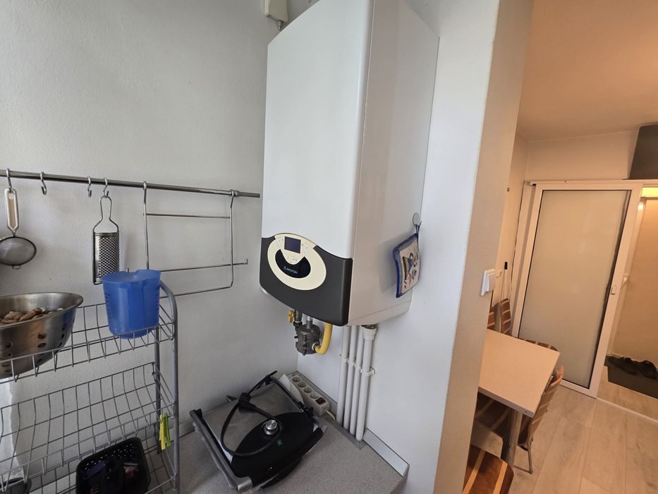 Vand apartament 2 camere, Tiglina 3, etaj 1, orientat spre Nord..
