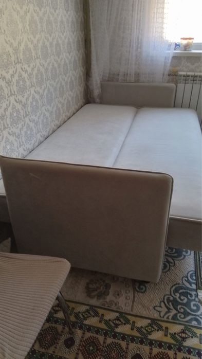 Диван сатылады 2 м
