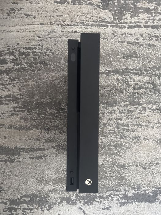 Xbox One X 1Tb nou nefolosit