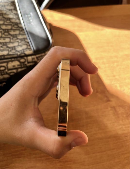 Продам Iphone 13 pro