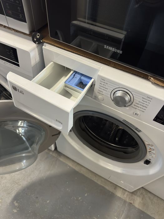 Mașină de spălat rufe cu uscător LG F864V37WR