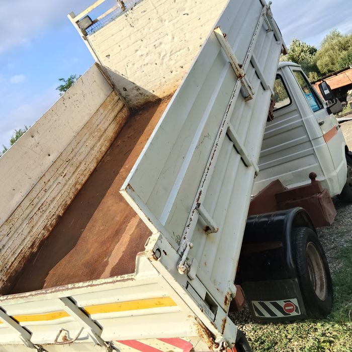 Iveco basculabil trei părți