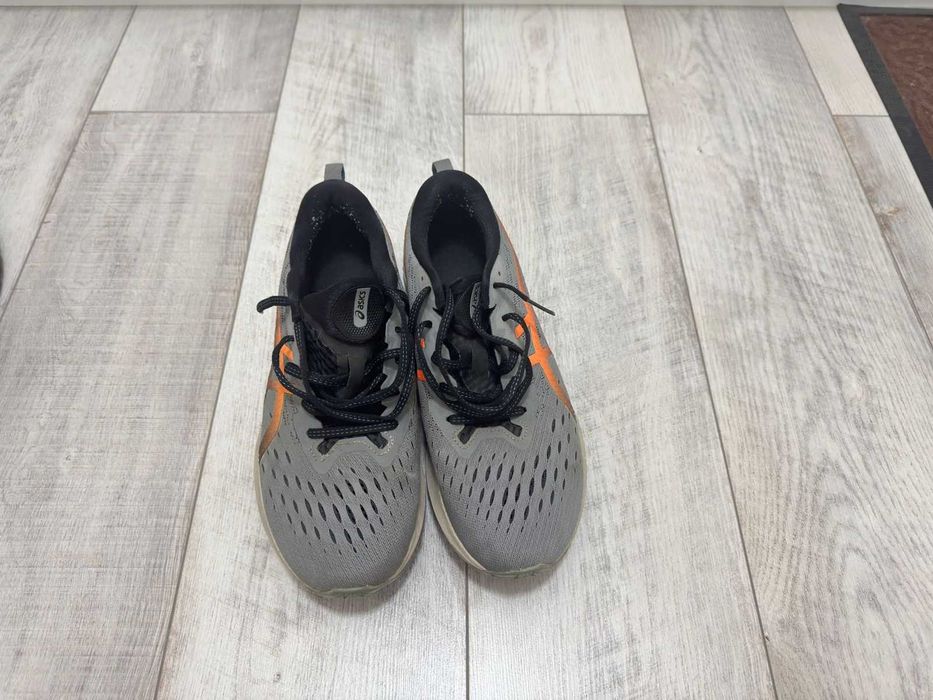 ASICS Novablast 2