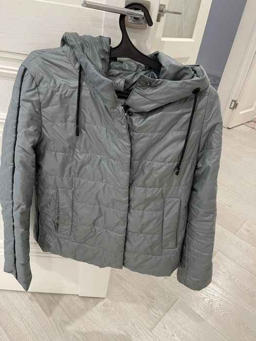 Продам осеннюю куртку