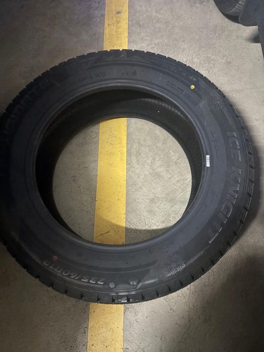 Зимние шины новые 235/60R18