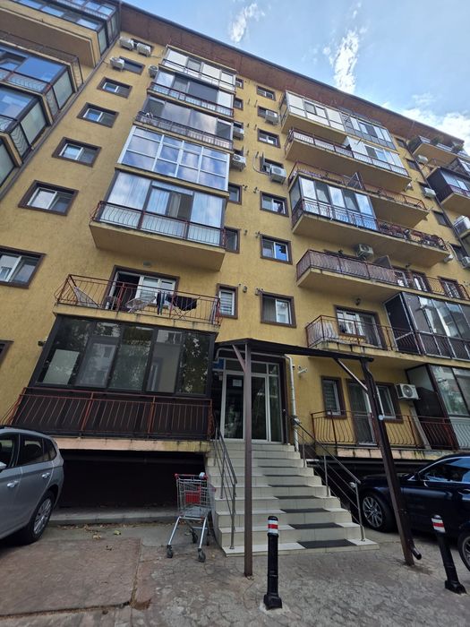 Inchiriez garsoniera militari residemce