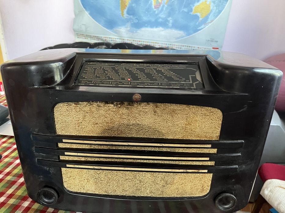 Продавам лампово радио Филипс 461 а