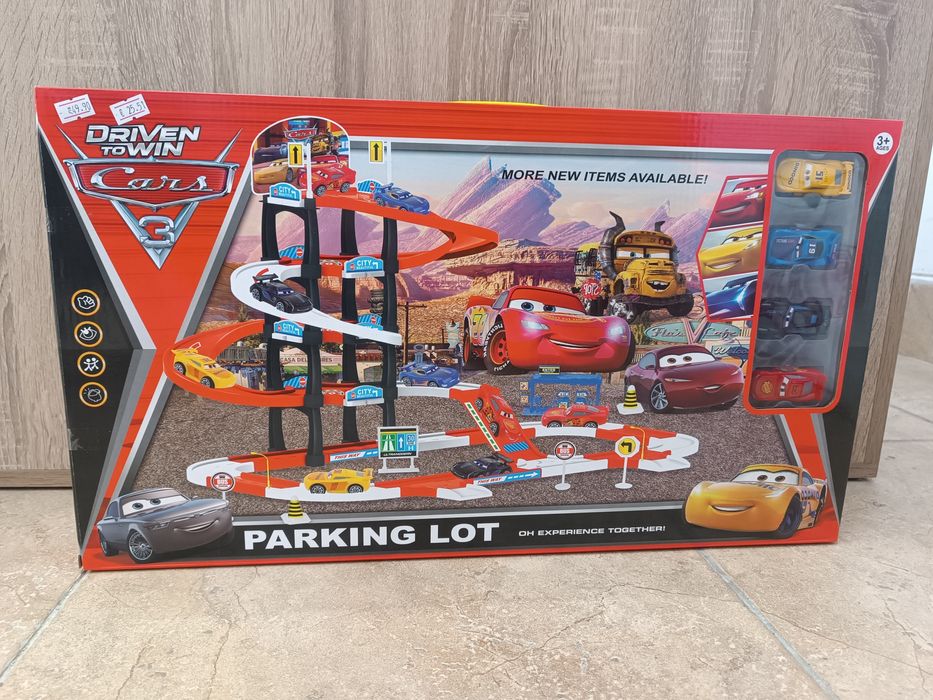 Детски паркинг Маккуин с 4 колички