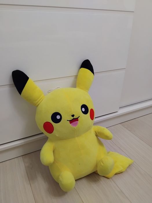 Picachu de plus 60 cm , nou
