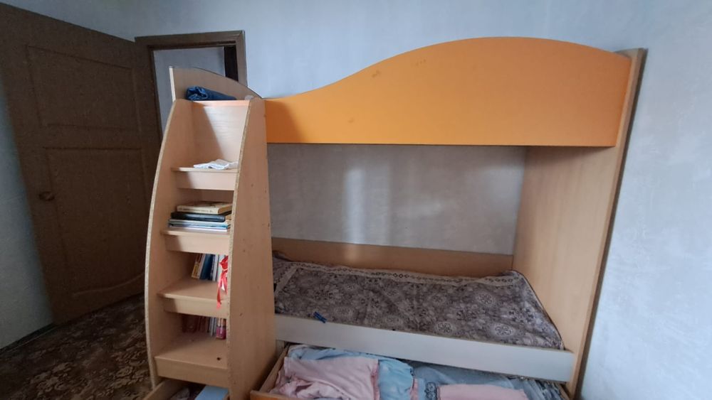 Детская двухярусная кровать