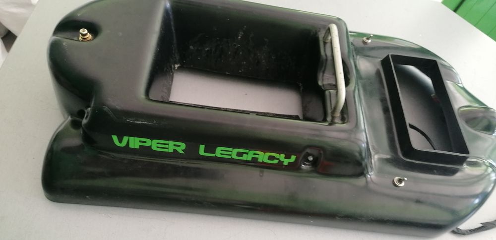 Корпус за лодка за захранка