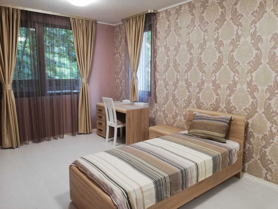 Дава се под наем Тристаен апартамент в София, Изток - 105 кв.м за 1186.77 € - Снимка #8