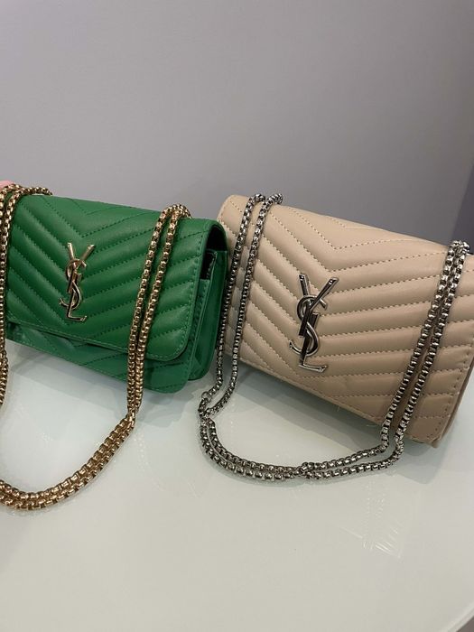 Чанти от всички модели и портмонета