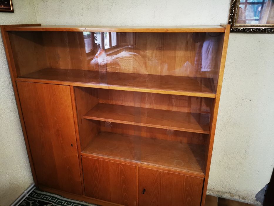 Ретро секция от 1963 с витрина бюфет