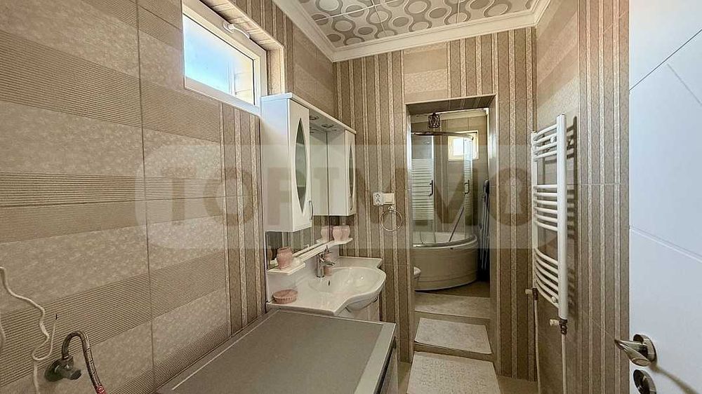 Луксозна триетажна къща в центъра на град Дулово