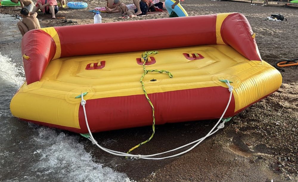 Водный диван,банан