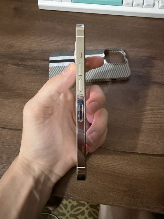 Продам iPhone 13 Pro на 256 ГБ