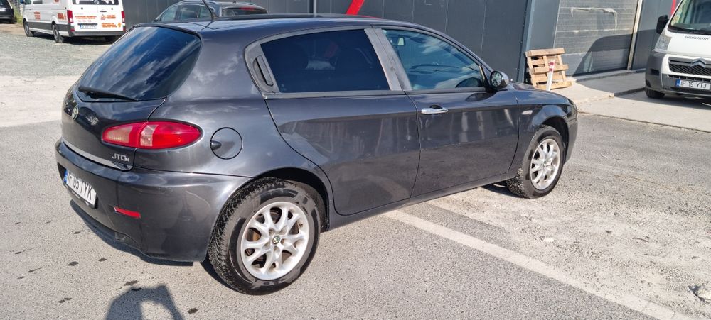 Alfa Romeo 147 2008 diesel, 1.611 € — imagine 2