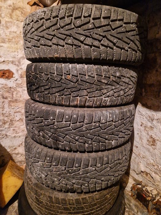 Продам б/у зимнюю резину