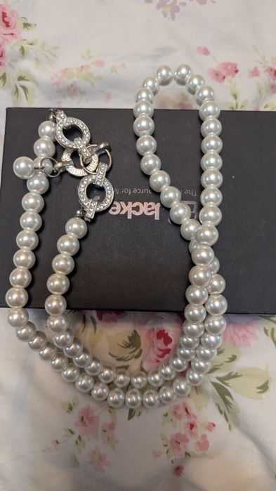 Продам несколько жемчужных сетуаров