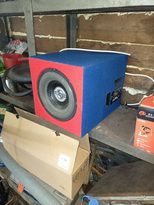 Саб в машину с усилком