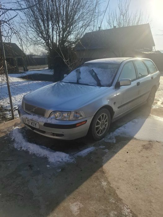 Vând Volvo V40 2000