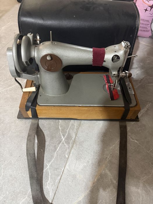 Продам швейную машинку