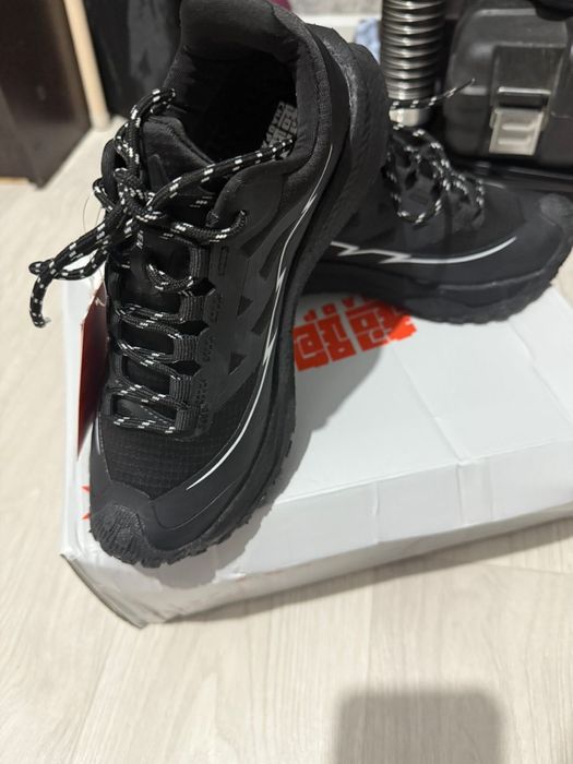 Кроссовки женские