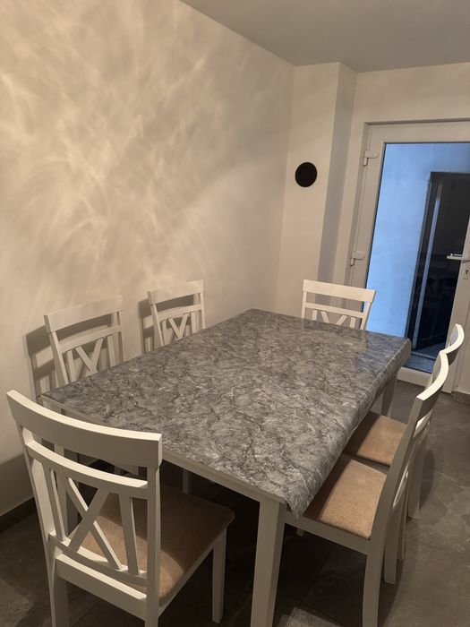 Masa alba , 6 scaune