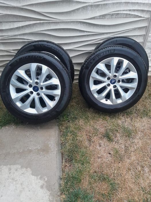 Vând jante echipate