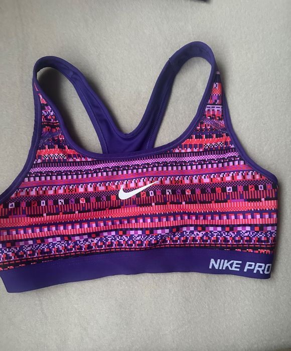 Спортни клинове и бюстиета