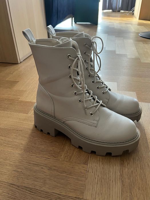 Bocanci crem cu platforma